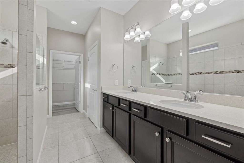 For Sale: $750,000 (5 beds, 3 baths, 3088 Square Feet)