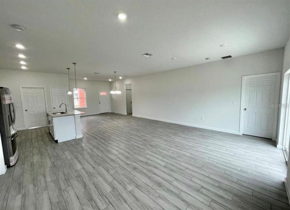 出租: $2,000 (4 贝兹, 2 浴室, 1765 平方英尺)