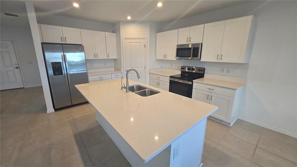 For Rent: $2,298 (5 beds, 3 baths, 2271 Square Feet)