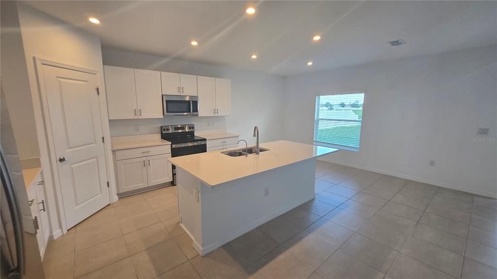 For Rent: $2,298 (5 beds, 3 baths, 2271 Square Feet)