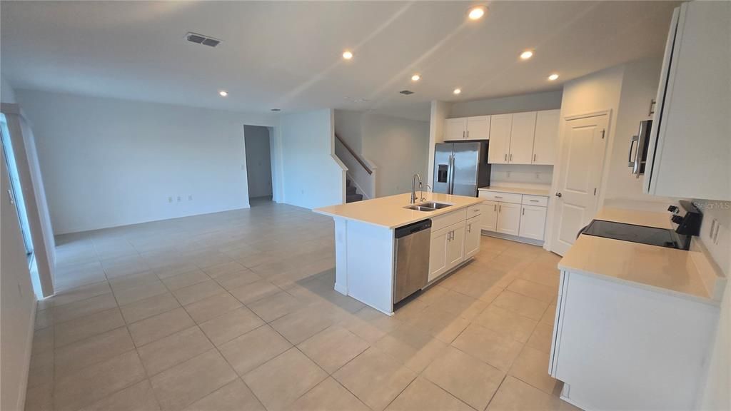 For Rent: $2,298 (5 beds, 3 baths, 2271 Square Feet)