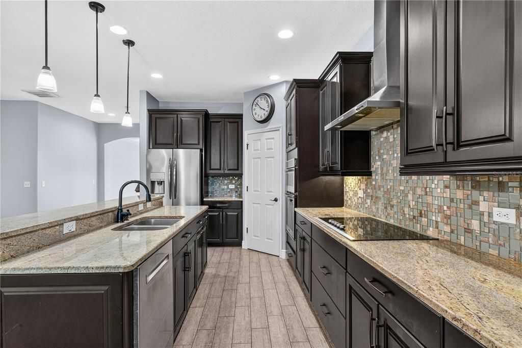 На продажу: $585,000 (4 спален, 3 ванн, 3096 Квадратных фут)