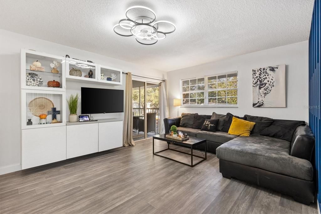 En Venta: $134,900 (2 camas, 2 baños, 837 Pies cuadrados)