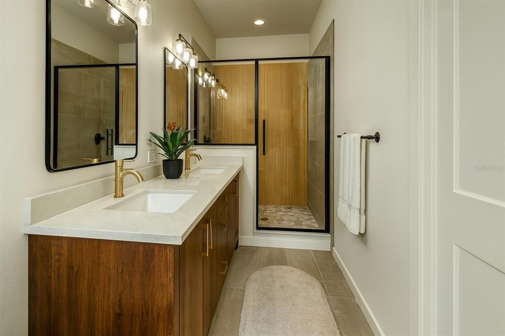 待售: $649,000 (2 贝兹, 2 浴室, 1378 平方英尺)