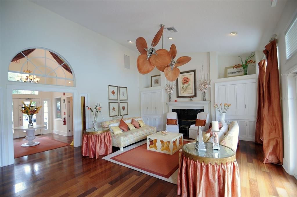 For Sale: $204,900 (2 beds, 2 baths, 1121 Square Feet)