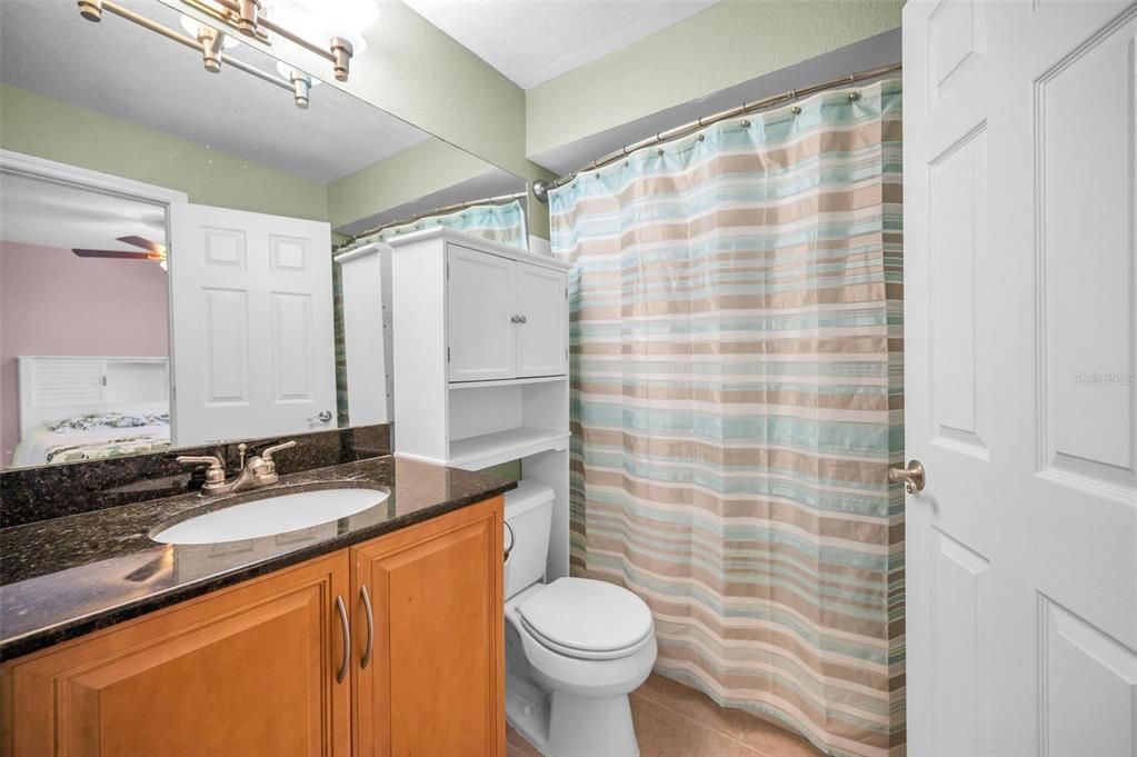 For Sale: $204,900 (2 beds, 2 baths, 1121 Square Feet)