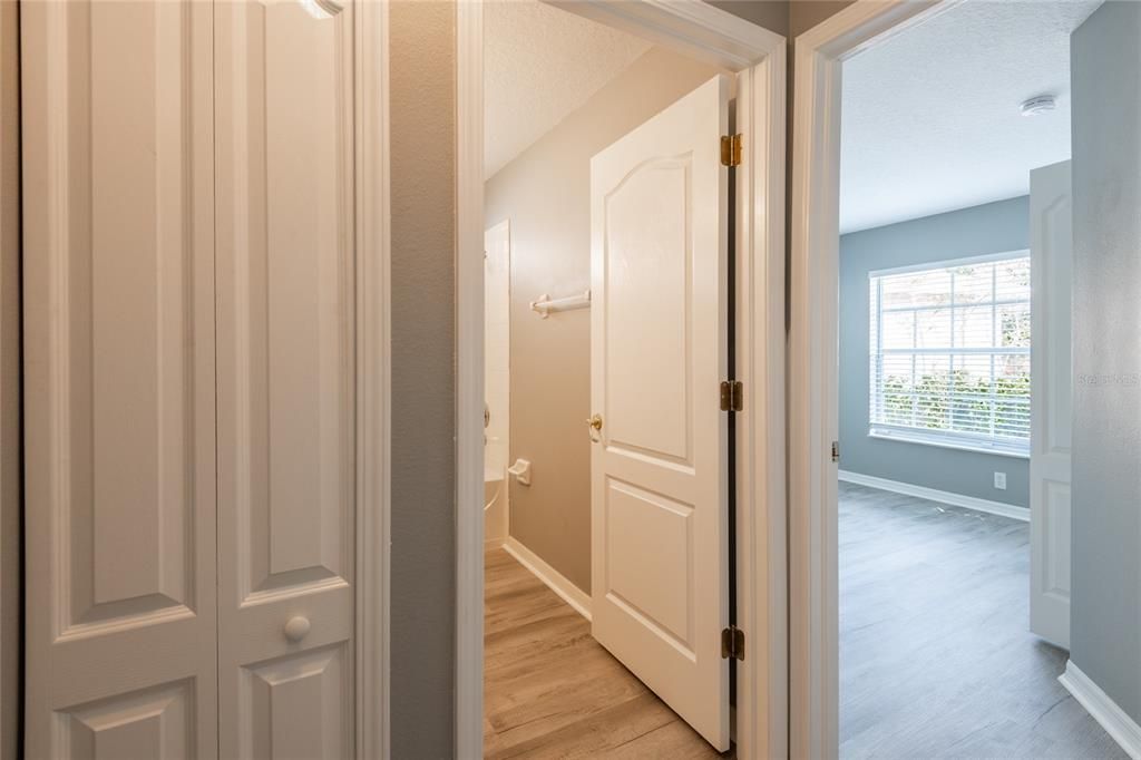 待售: $420,000 (4 贝兹, 3 浴室, 1827 平方英尺)