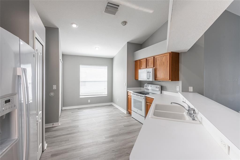 待售: $420,000 (4 贝兹, 3 浴室, 1827 平方英尺)