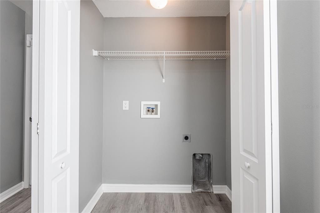 待售: $420,000 (4 贝兹, 3 浴室, 1827 平方英尺)