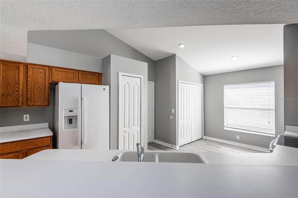 待售: $420,000 (4 贝兹, 3 浴室, 1827 平方英尺)