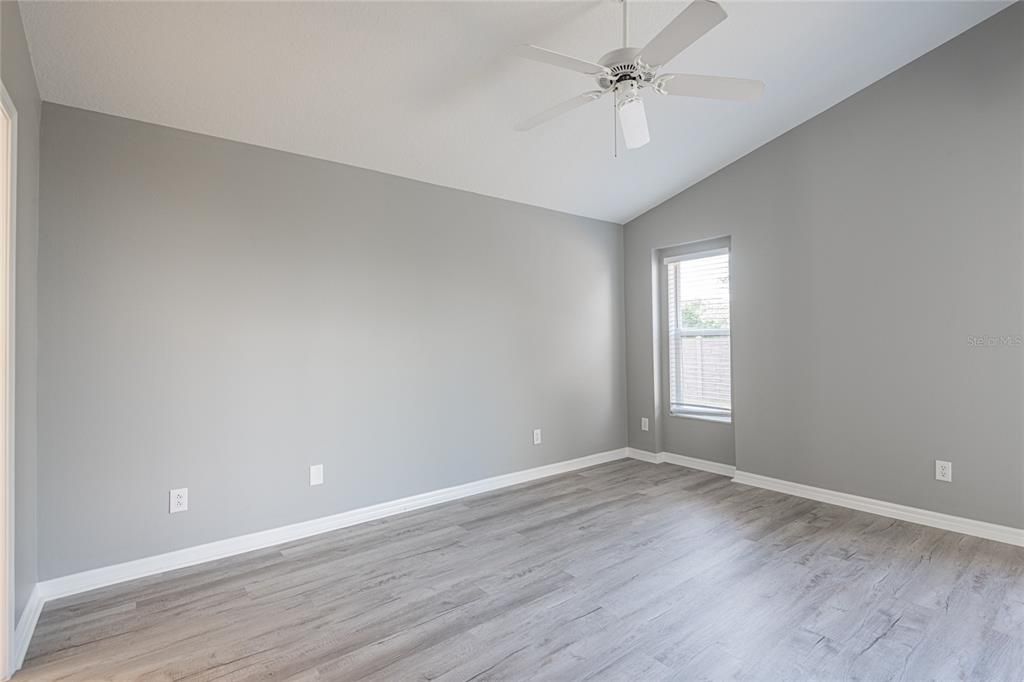 待售: $420,000 (4 贝兹, 3 浴室, 1827 平方英尺)