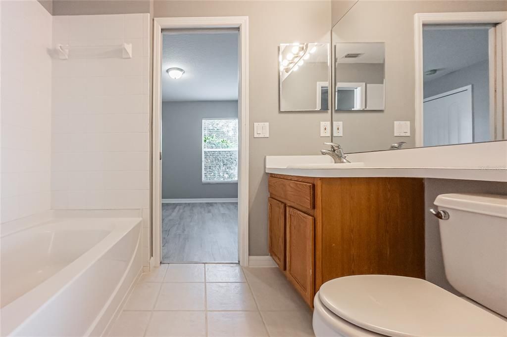 待售: $420,000 (4 贝兹, 3 浴室, 1827 平方英尺)