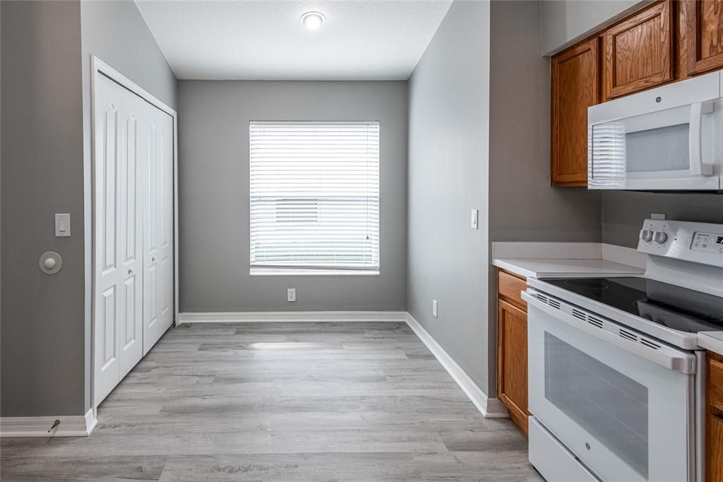 待售: $420,000 (4 贝兹, 3 浴室, 1827 平方英尺)