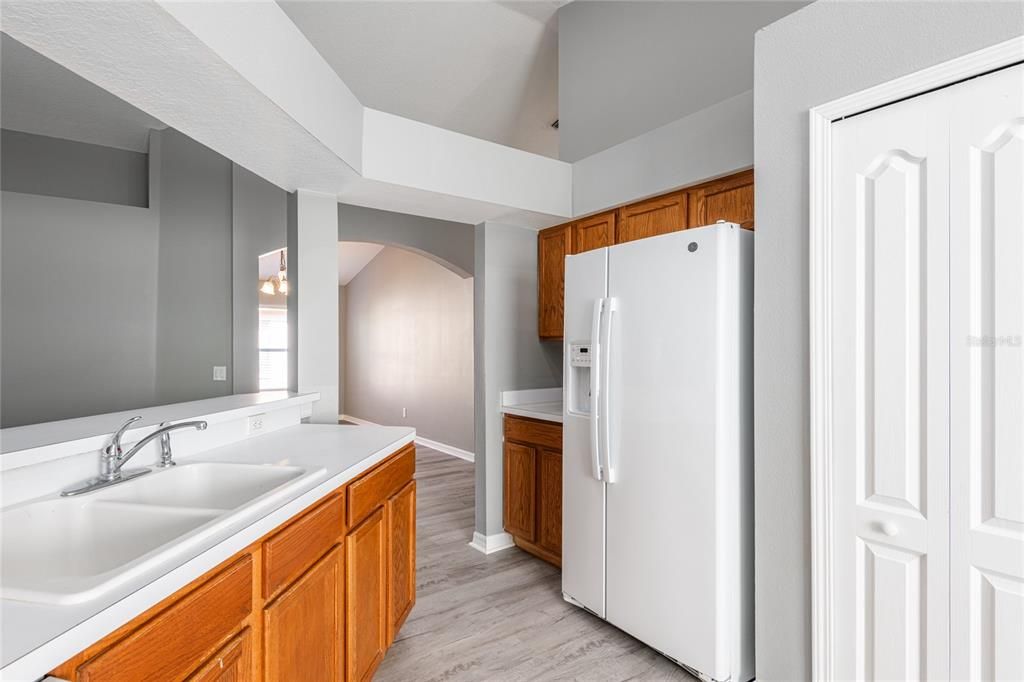 待售: $420,000 (4 贝兹, 3 浴室, 1827 平方英尺)