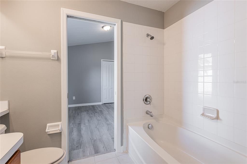 待售: $420,000 (4 贝兹, 3 浴室, 1827 平方英尺)