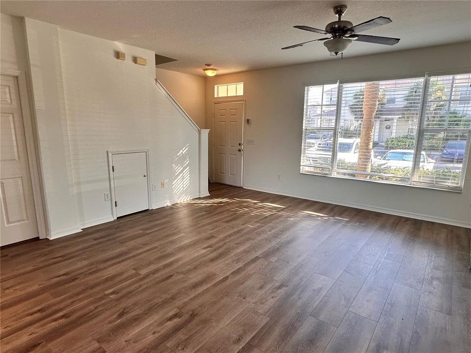 For Rent: $1,800 (2 beds, 1 baths, 1134 Square Feet)