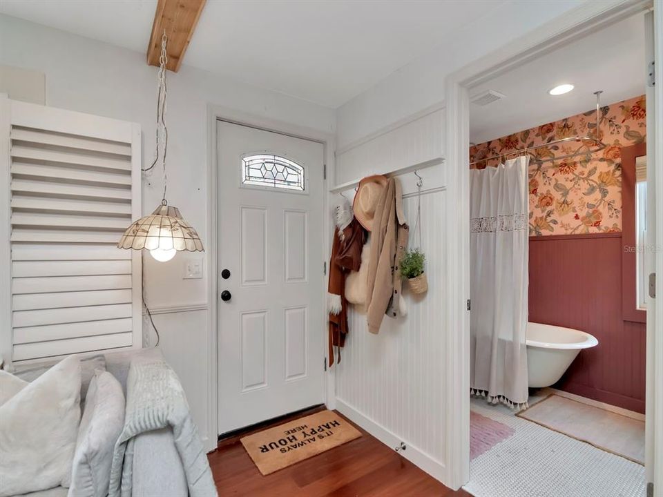 For Sale: $399,000 (2 beds, 2 baths, 990 Square Feet)