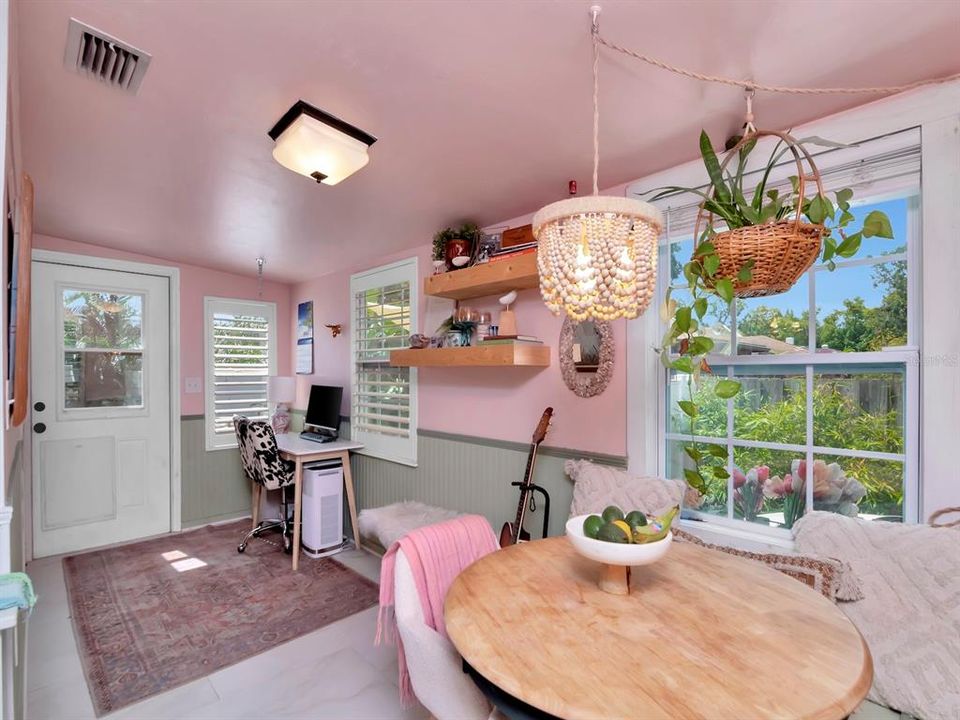 For Sale: $399,000 (2 beds, 2 baths, 990 Square Feet)