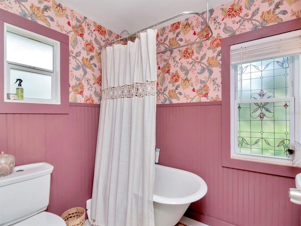 For Sale: $399,000 (2 beds, 2 baths, 990 Square Feet)