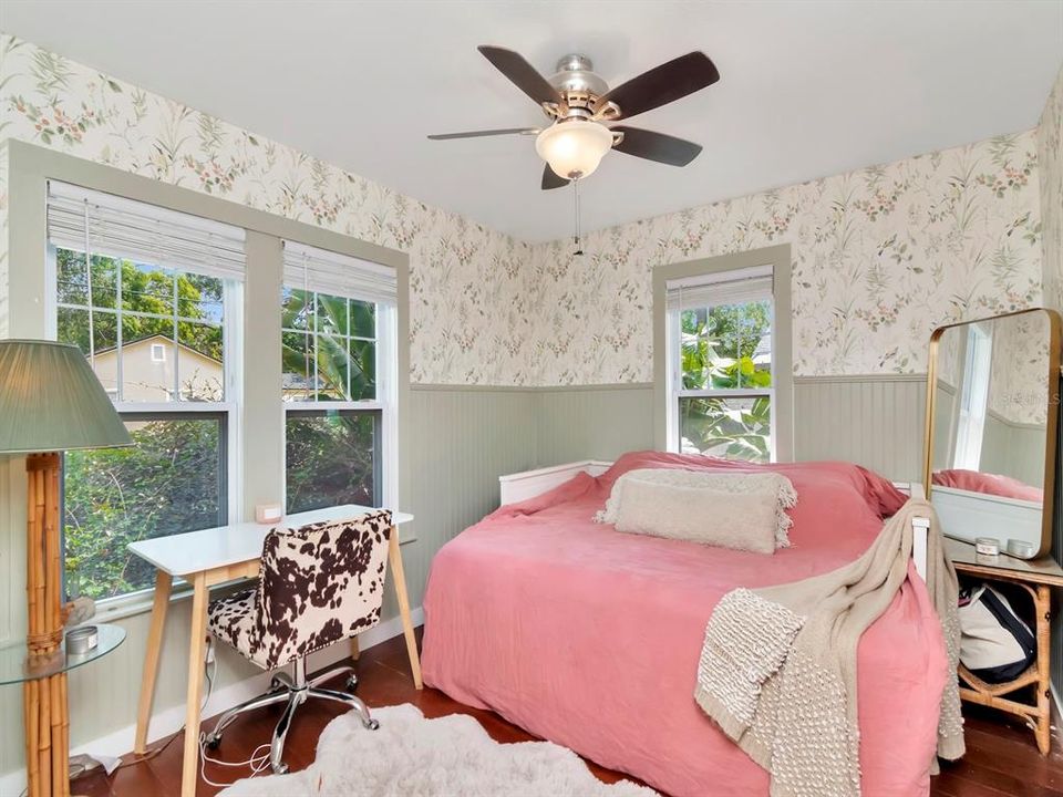 For Sale: $399,000 (2 beds, 2 baths, 990 Square Feet)