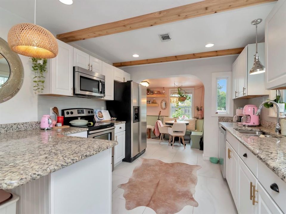 For Sale: $399,000 (2 beds, 2 baths, 990 Square Feet)