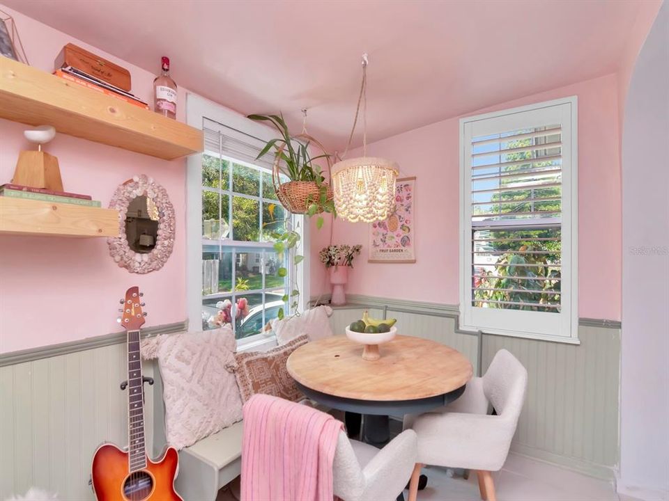 For Sale: $399,000 (2 beds, 2 baths, 990 Square Feet)