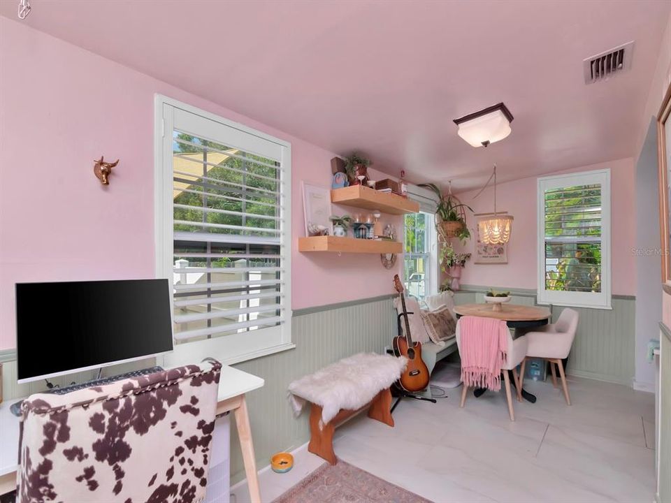 For Sale: $399,000 (2 beds, 2 baths, 990 Square Feet)