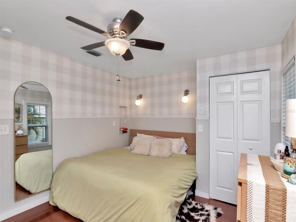 For Sale: $399,000 (2 beds, 2 baths, 990 Square Feet)