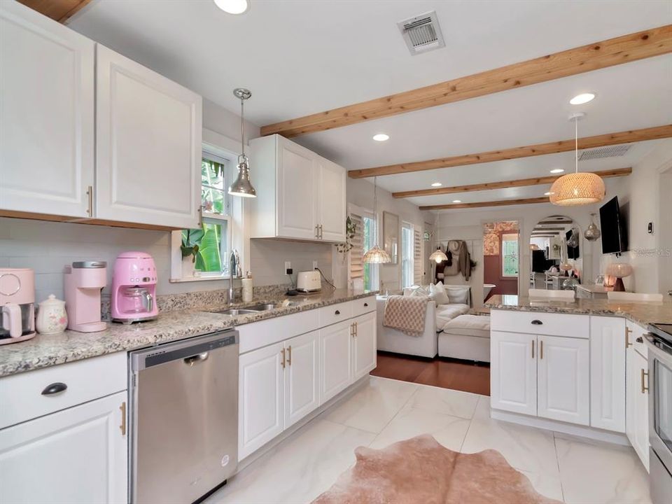 For Sale: $399,000 (2 beds, 2 baths, 990 Square Feet)