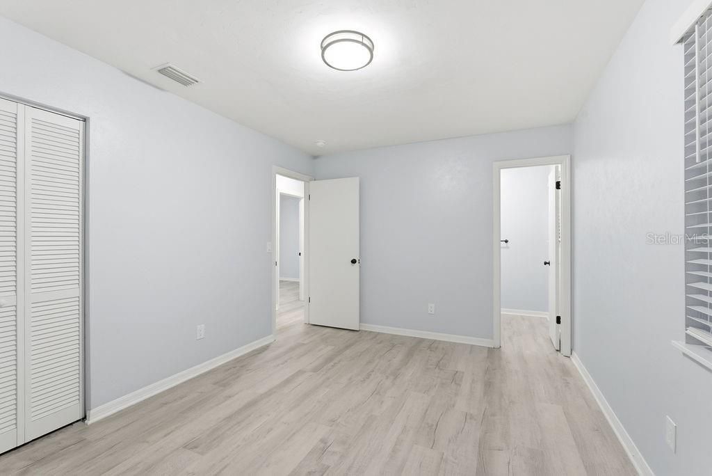 待售: $255,000 (4 贝兹, 1 浴室, 1456 平方英尺)