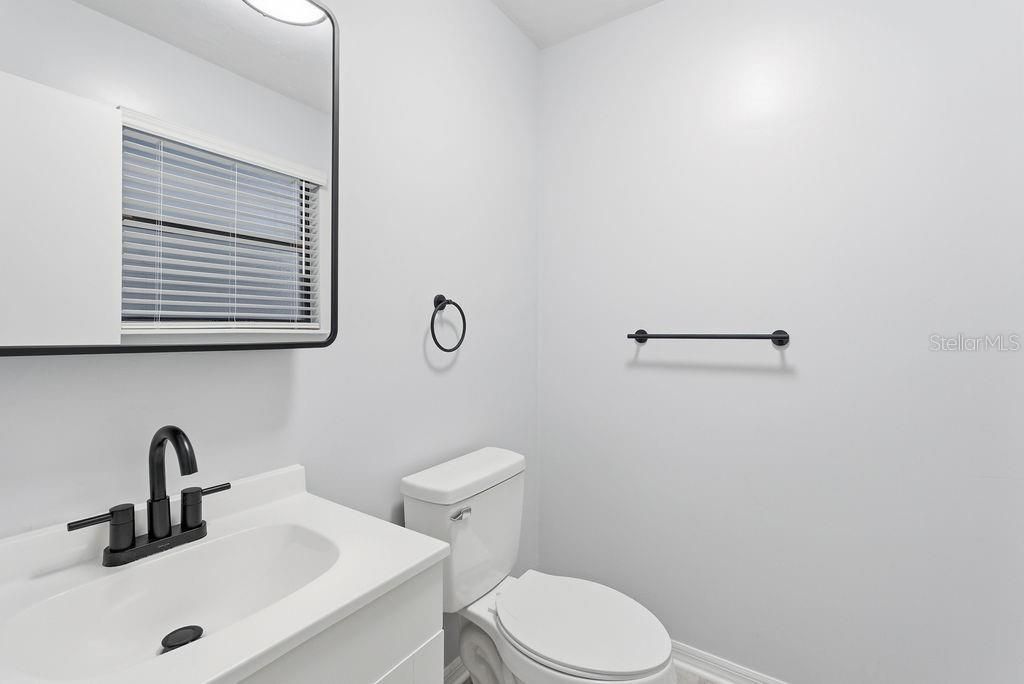 待售: $255,000 (4 贝兹, 1 浴室, 1456 平方英尺)