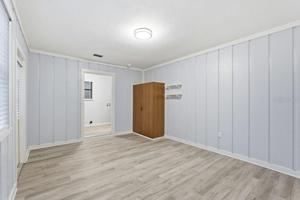 待售: $255,000 (4 贝兹, 1 浴室, 1456 平方英尺)