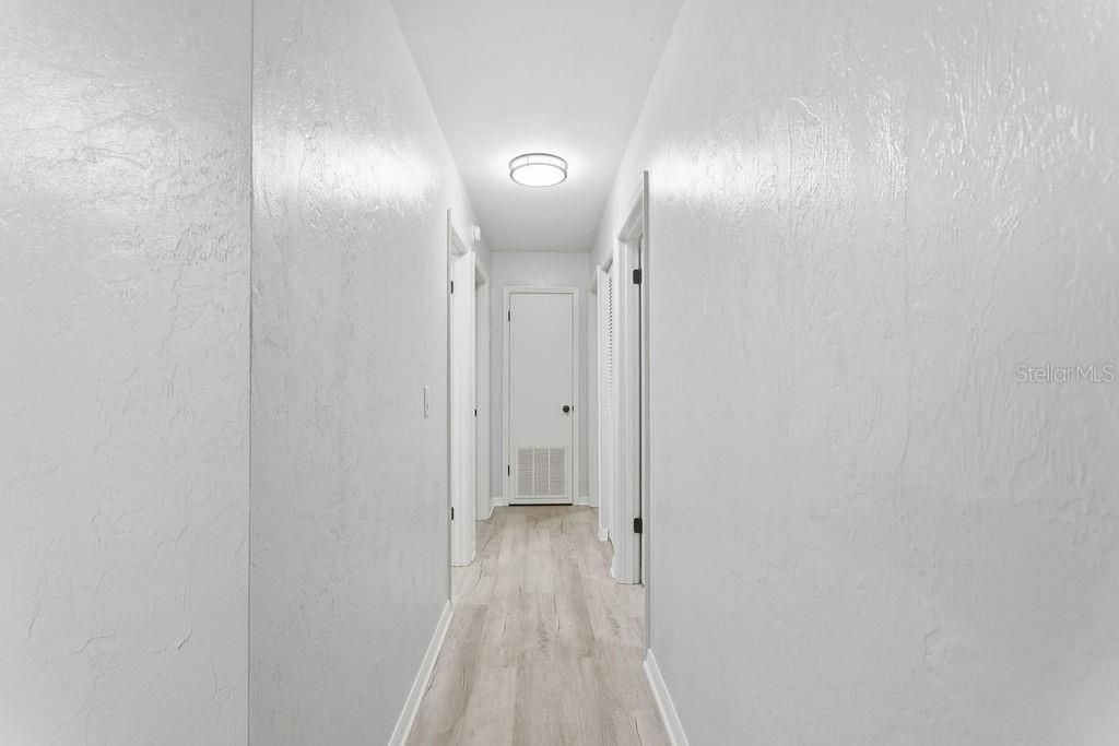 待售: $255,000 (4 贝兹, 1 浴室, 1456 平方英尺)