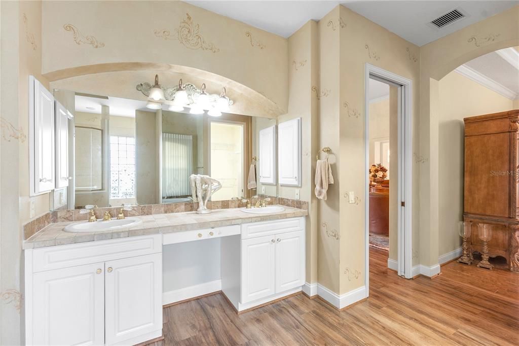 For Sale: $949,999 (4 beds, 3 baths, 2623 Square Feet)