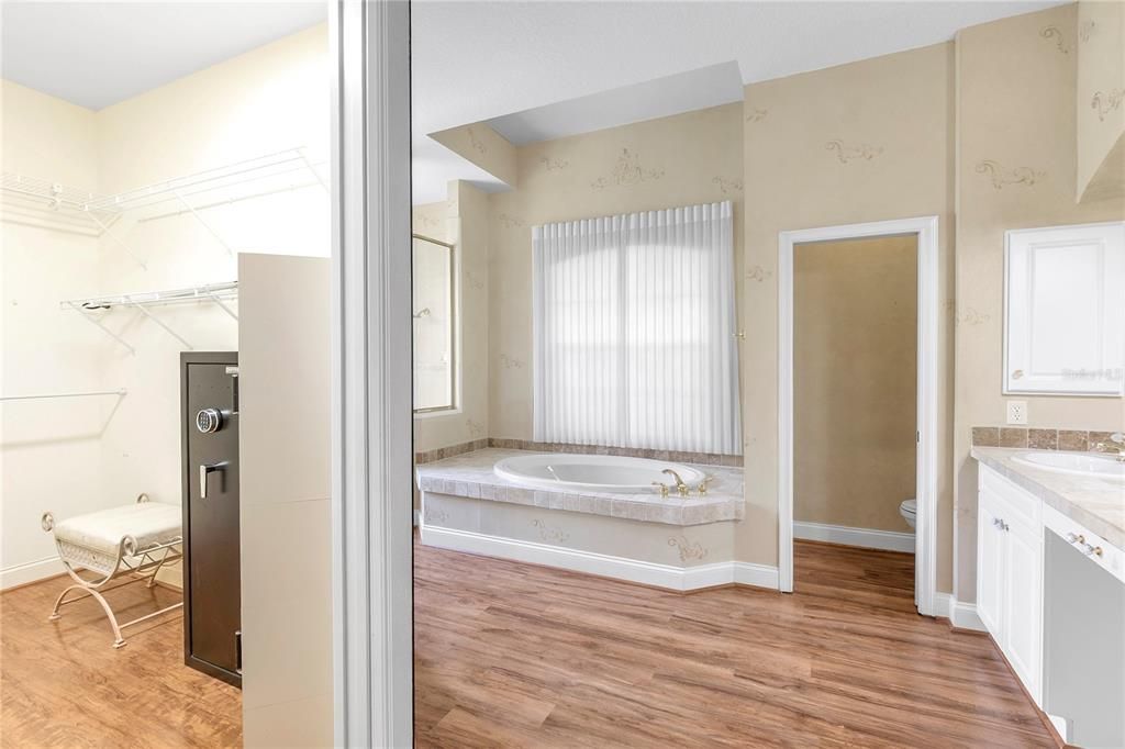 For Sale: $949,999 (4 beds, 3 baths, 2623 Square Feet)