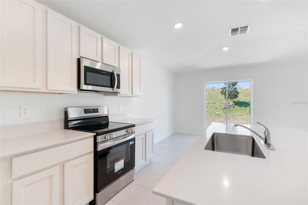 En Renta: $2,300 (4 camas, 2 baños, 2109 Pies cuadrados)