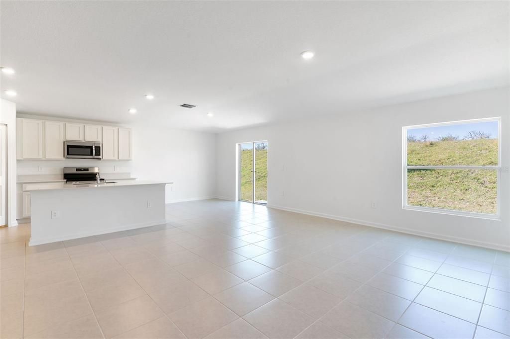 En Renta: $2,300 (4 camas, 2 baños, 2109 Pies cuadrados)