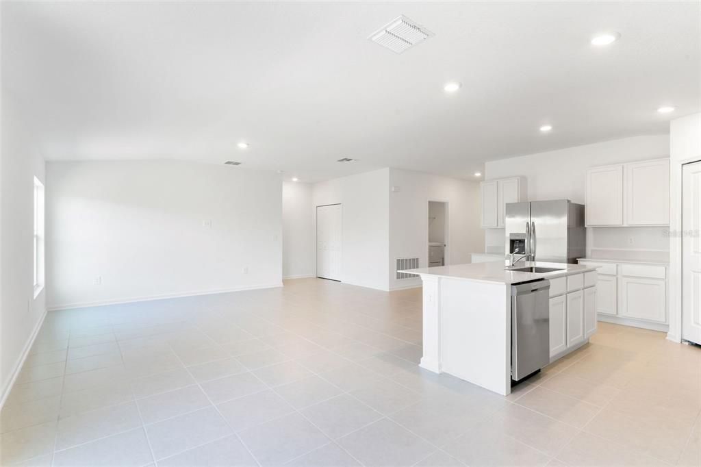 En Renta: $2,300 (4 camas, 2 baños, 2109 Pies cuadrados)