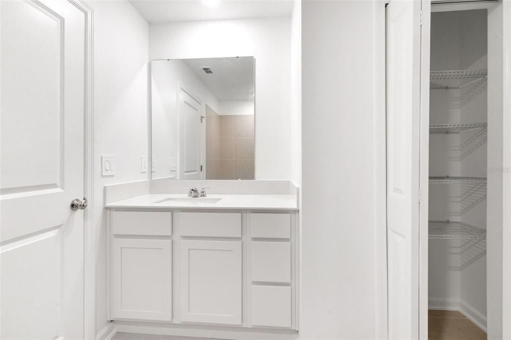 En Renta: $2,300 (4 camas, 2 baños, 2109 Pies cuadrados)