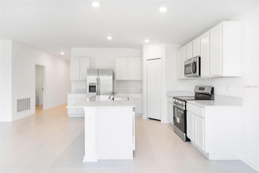 En Renta: $2,300 (4 camas, 2 baños, 2109 Pies cuadrados)