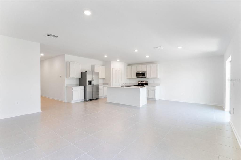 En Renta: $2,300 (4 camas, 2 baños, 2109 Pies cuadrados)