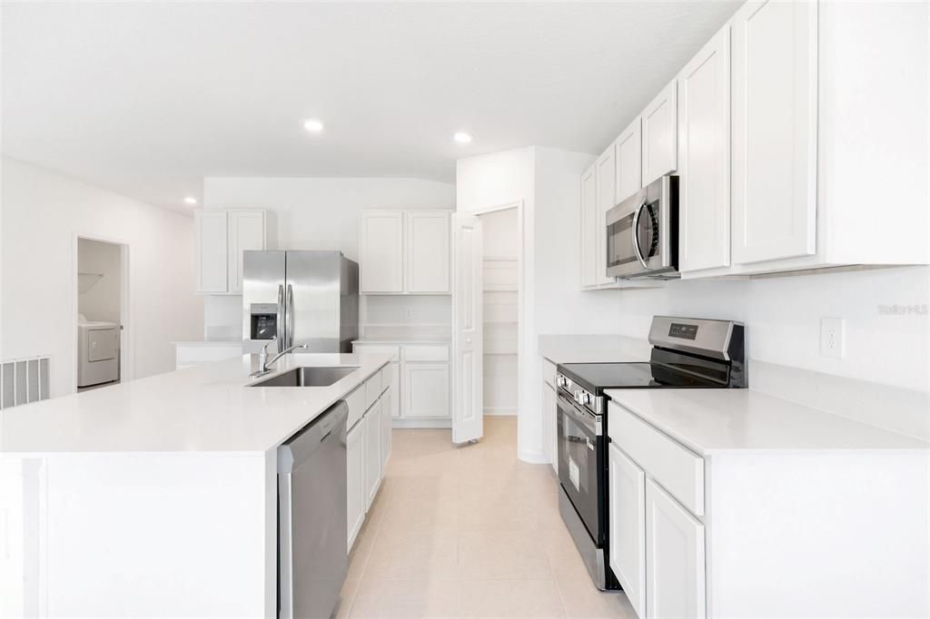 En Renta: $2,300 (4 camas, 2 baños, 2109 Pies cuadrados)