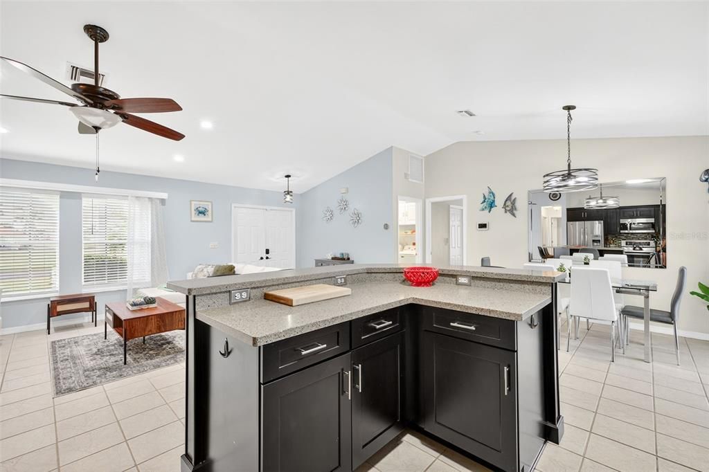 For Sale: $434,900 (3 beds, 2 baths, 1394 Square Feet)