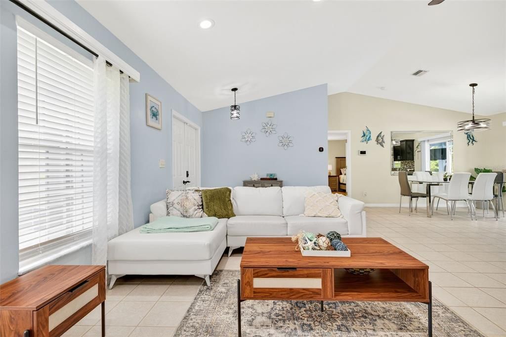 For Sale: $434,900 (3 beds, 2 baths, 1394 Square Feet)