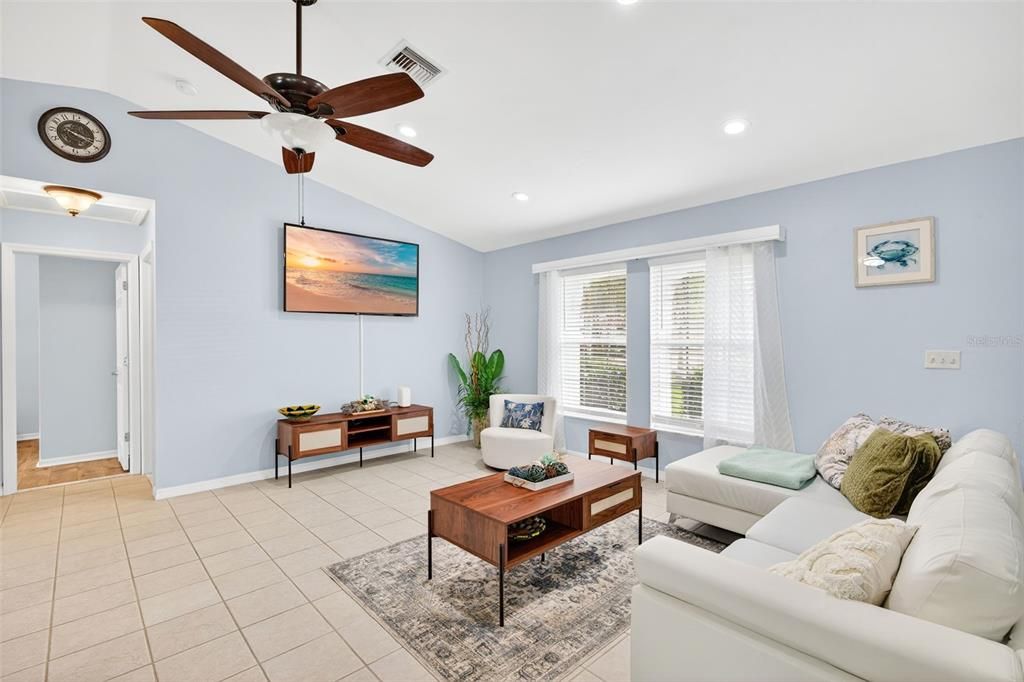 For Sale: $434,900 (3 beds, 2 baths, 1394 Square Feet)