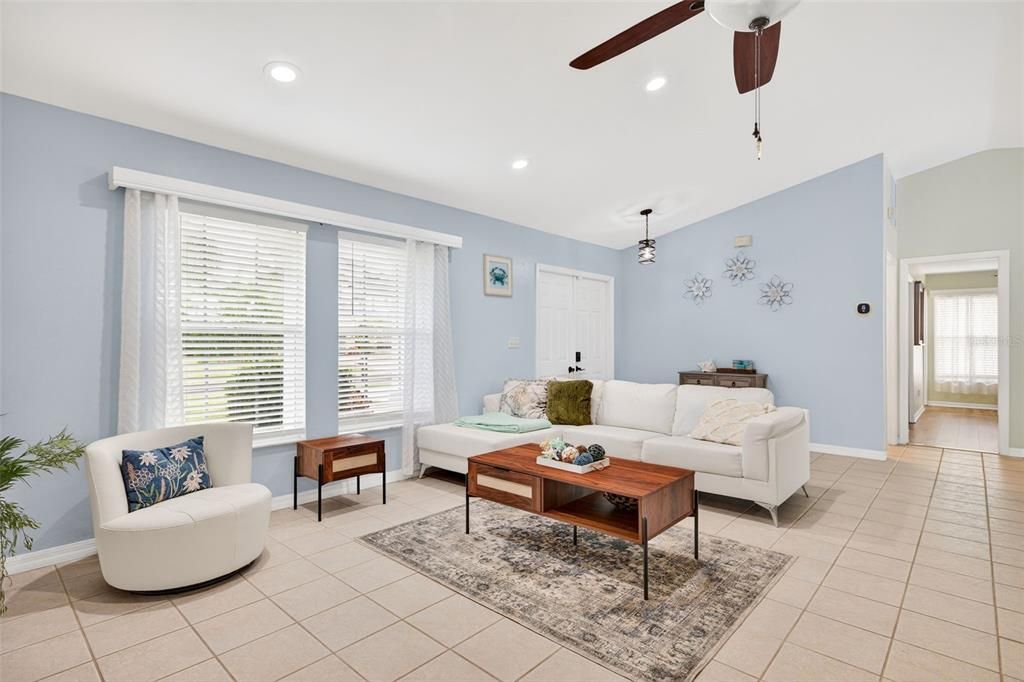 For Sale: $434,900 (3 beds, 2 baths, 1394 Square Feet)