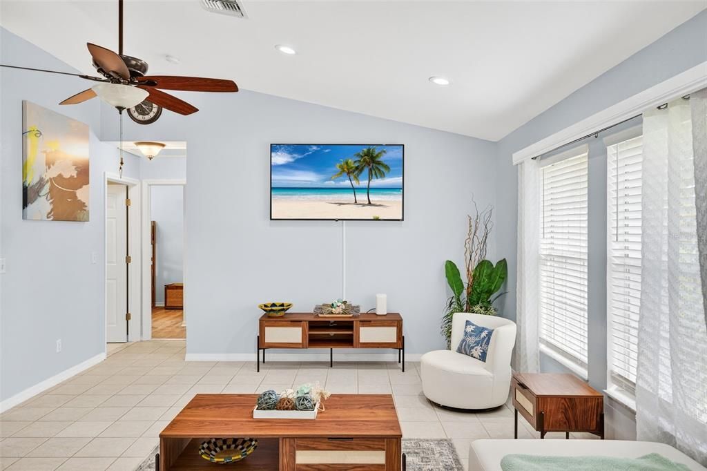 For Sale: $434,900 (3 beds, 2 baths, 1394 Square Feet)