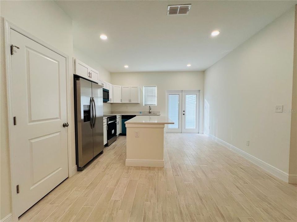 For Rent: $2,750 (4 beds, 2 baths, 1401 Square Feet)