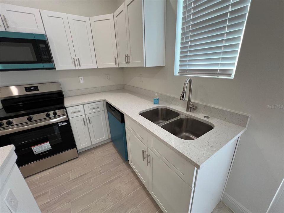 For Rent: $2,750 (4 beds, 2 baths, 1401 Square Feet)