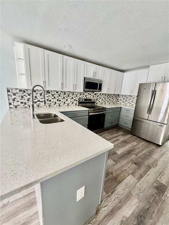 For Sale: $299,000 (3 beds, 2 baths, 803 Square Feet)